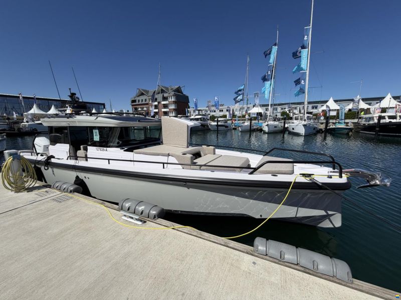 Axopar 37 Cross Cabin