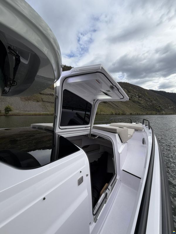 Axopar 37 Cross Cabin - U-Sofa