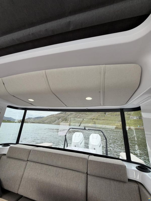 Axopar 37 Cross Cabin - U-Sofa