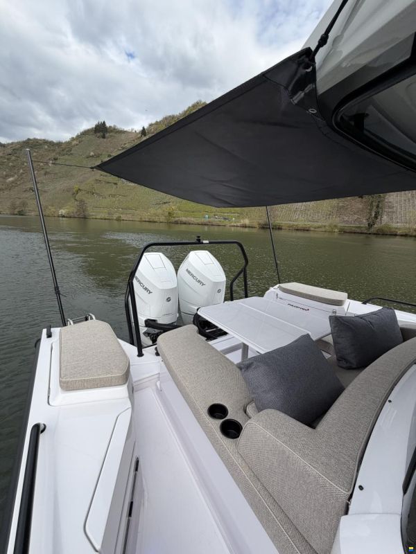 Axopar 37 Cross Cabin - U-Sofa