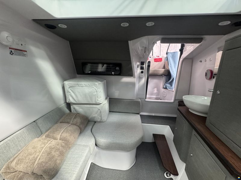 Axopar 37 Sun-Top - Lifting Points