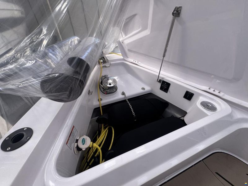 Axopar 37 Sun-Top - Lifting Points