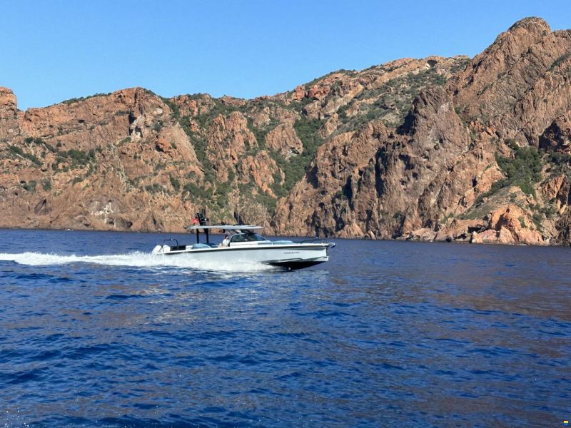 Axopar 37 Sun-Top - Lifting Points