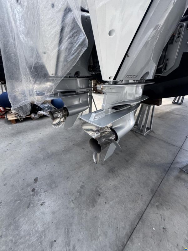 Axopar 37 Sun-Top - Lifting Points