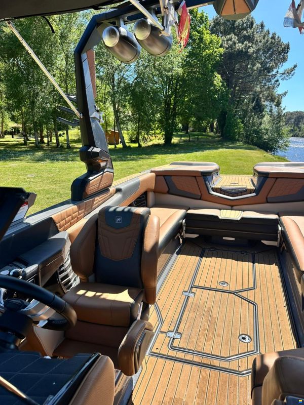 Nautique G25