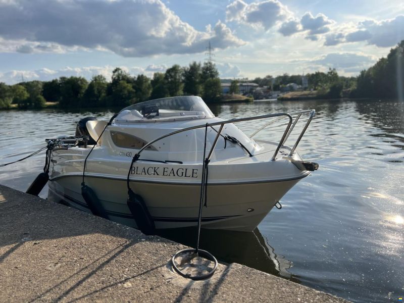 Quicksilver Activ 430 Cabin
