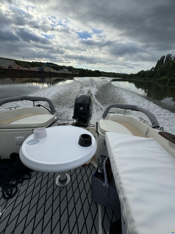 Quicksilver Activ 430 Cabin