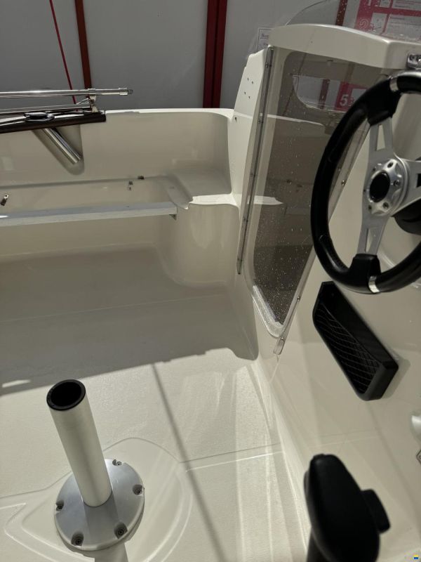 Quicksilver Activ 430 Cabin