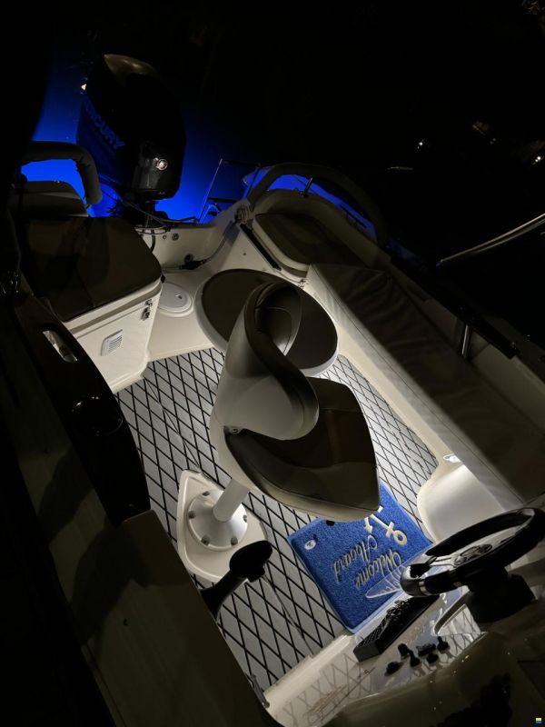 Quicksilver Activ 430 Cabin