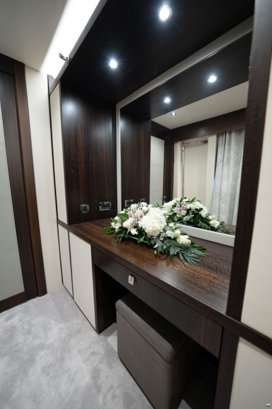 Sunseeker 95 Yacht