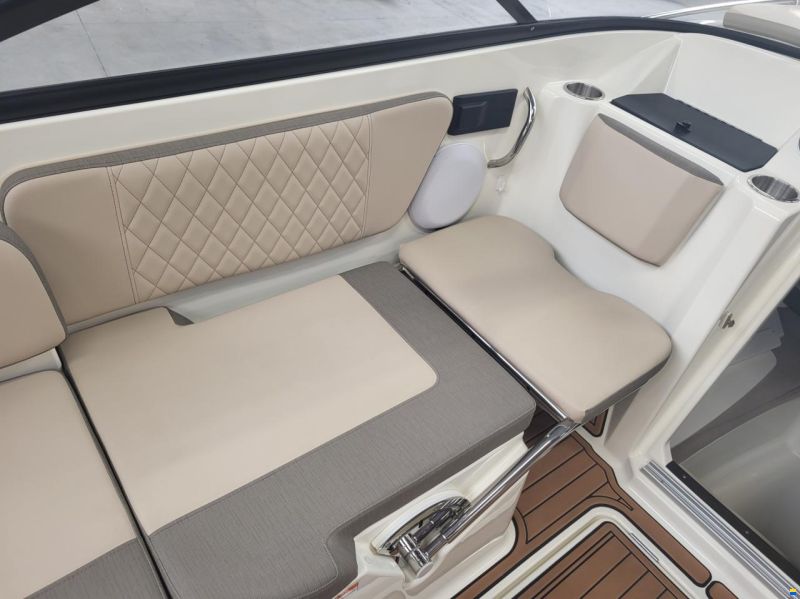 Bayliner VR6 cuddy