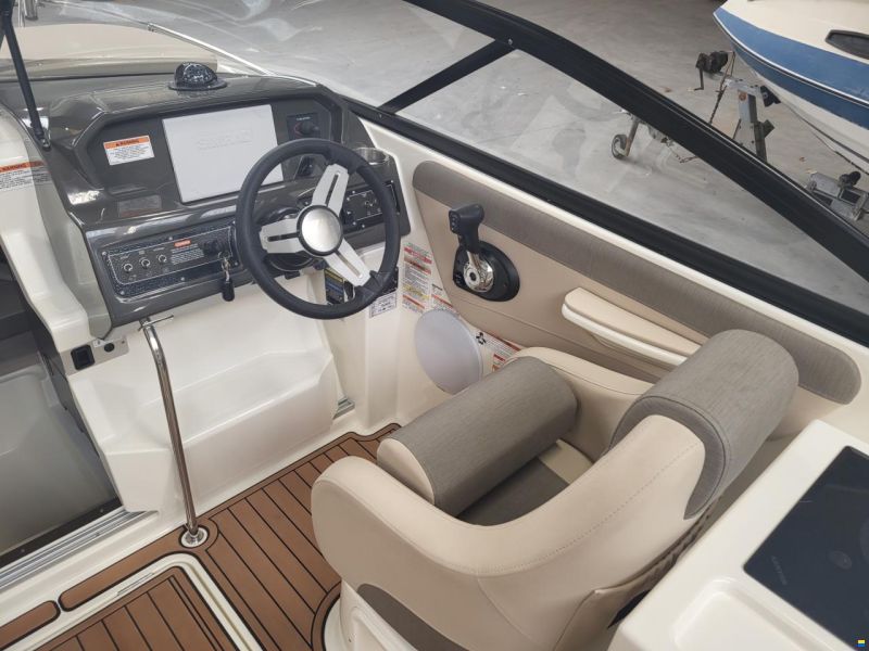 Bayliner VR6 cuddy