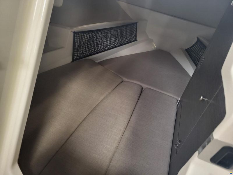 Bayliner VR6 cuddy