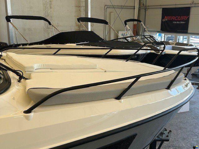 Quicksilver ACTIV 805 CRUISER