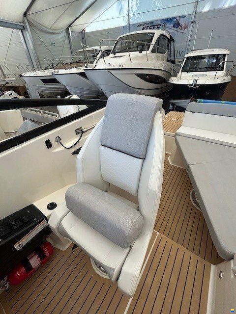 Quicksilver ACTIV 805 CRUISER