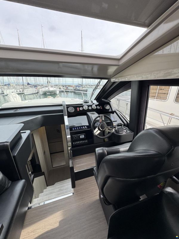 Cranchi E52S