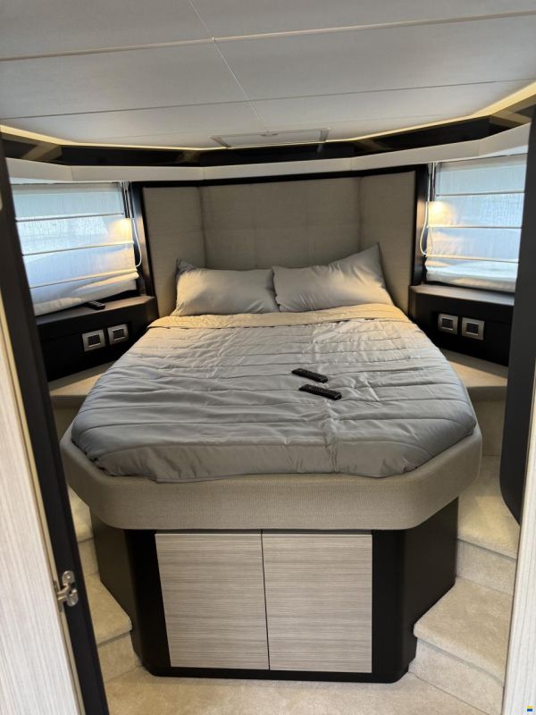 Cranchi E52S