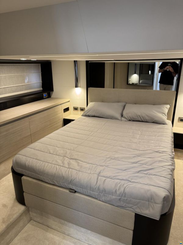 Cranchi E52S