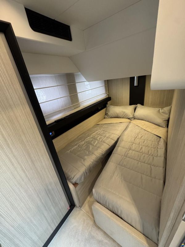 Cranchi E52S