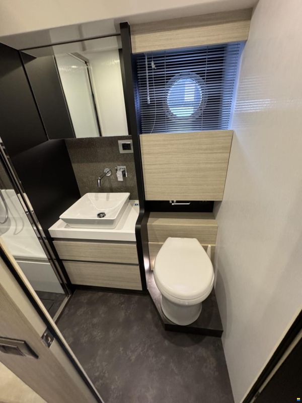 Cranchi E52S
