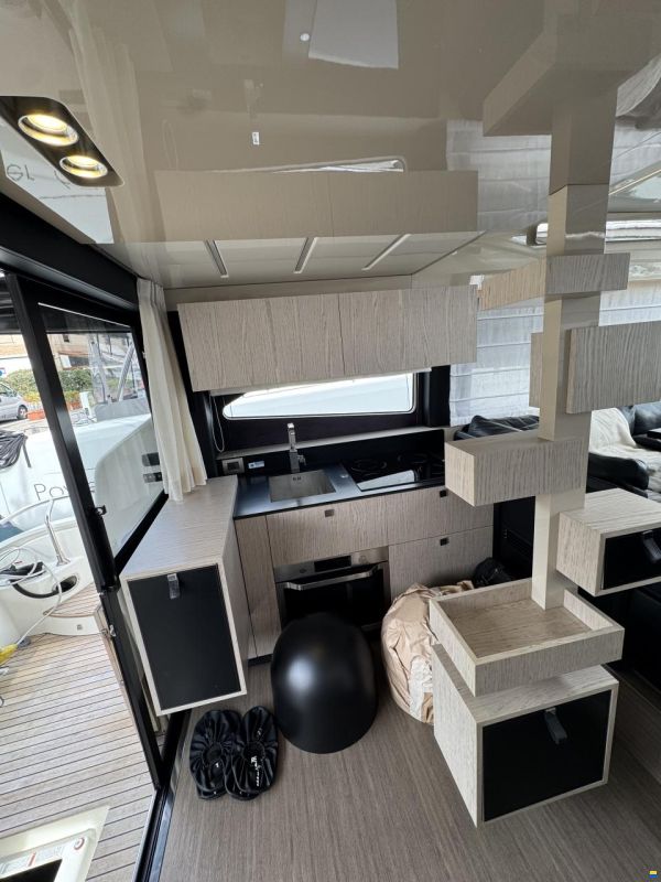 Cranchi E52S