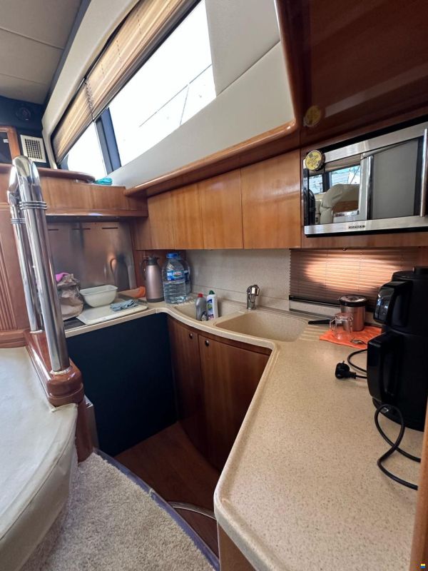 Azimut 46