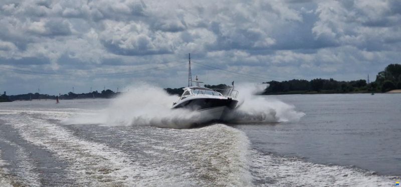 Sunseeker Predator 55