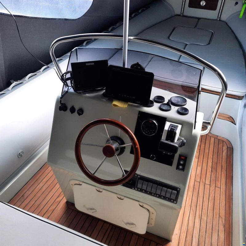 Trimarine 770 Cabin