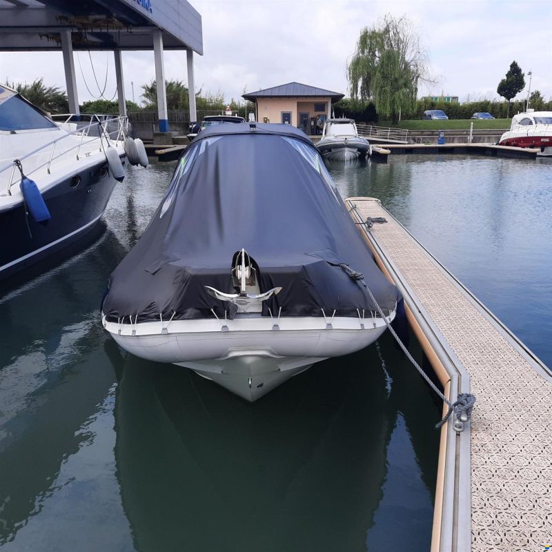Trimarine 770  Cabin