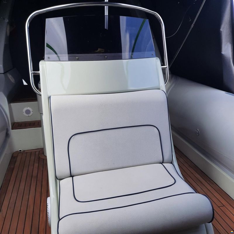 Trimarine 770 Cabin