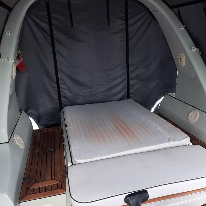 Trimarine 770 Cabin
