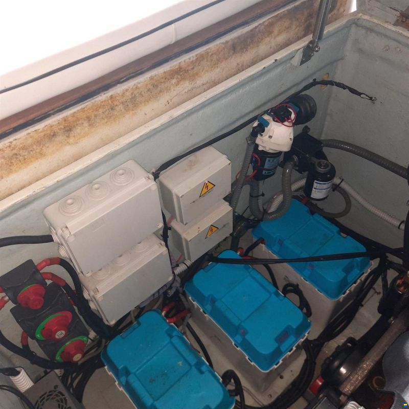 Trimarine 770 Cabin