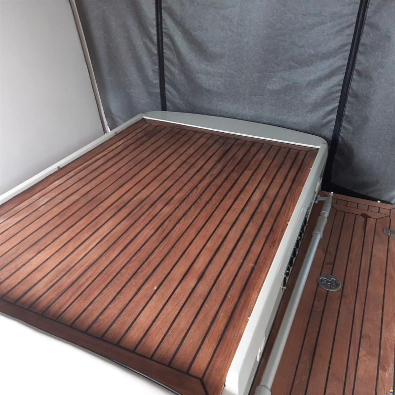 Trimarine 770 Cabin