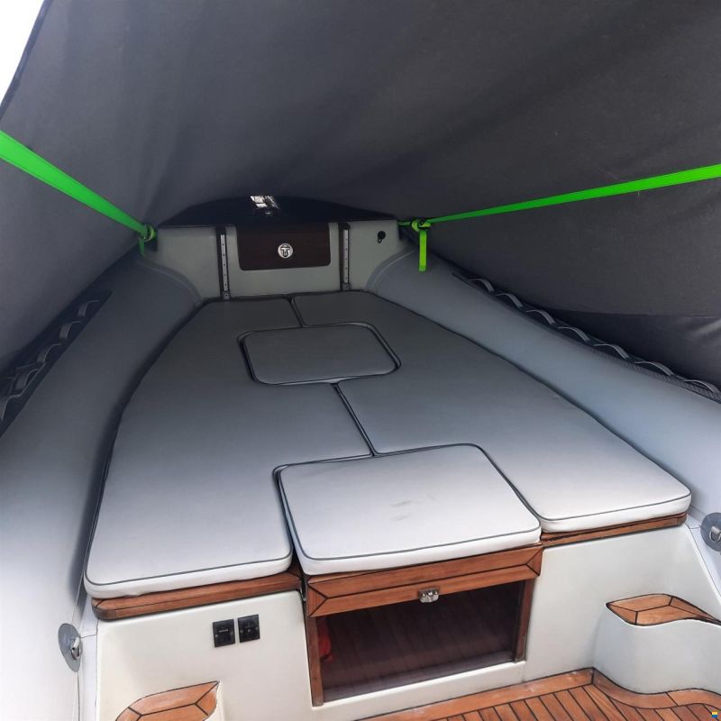 Trimarine 770 Cabin