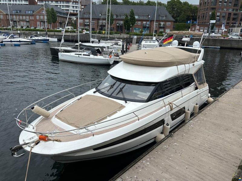 Prestige Jeanneau Prestige 450 F Flybridge IPS600