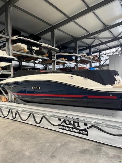 Sea Ray SPX 230