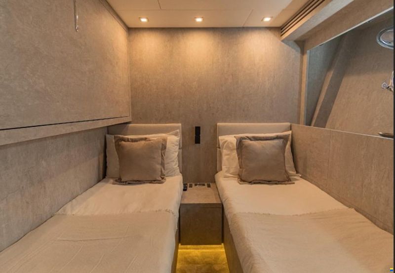 Leopard Yachts 31