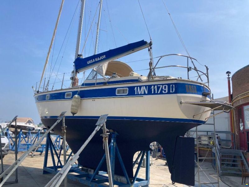 Hallberg-Rassy 352