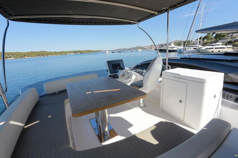 Azimut Magellano 53