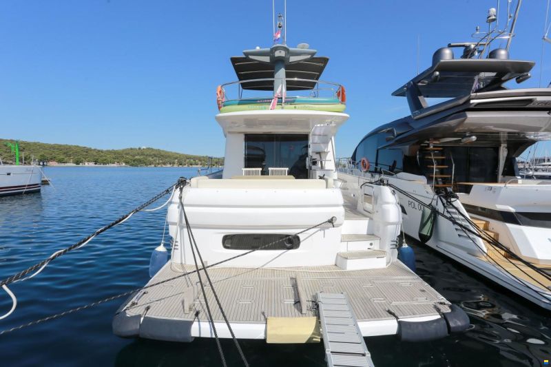 Azimut Magellano 53