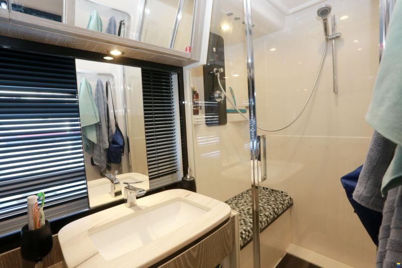 Azimut Magellano 53