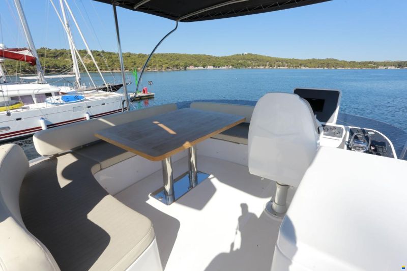 Azimut Magellano 53