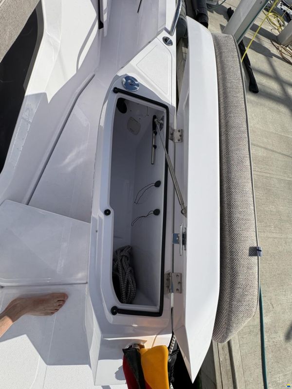 Axopar 29 XC Cross Cabin