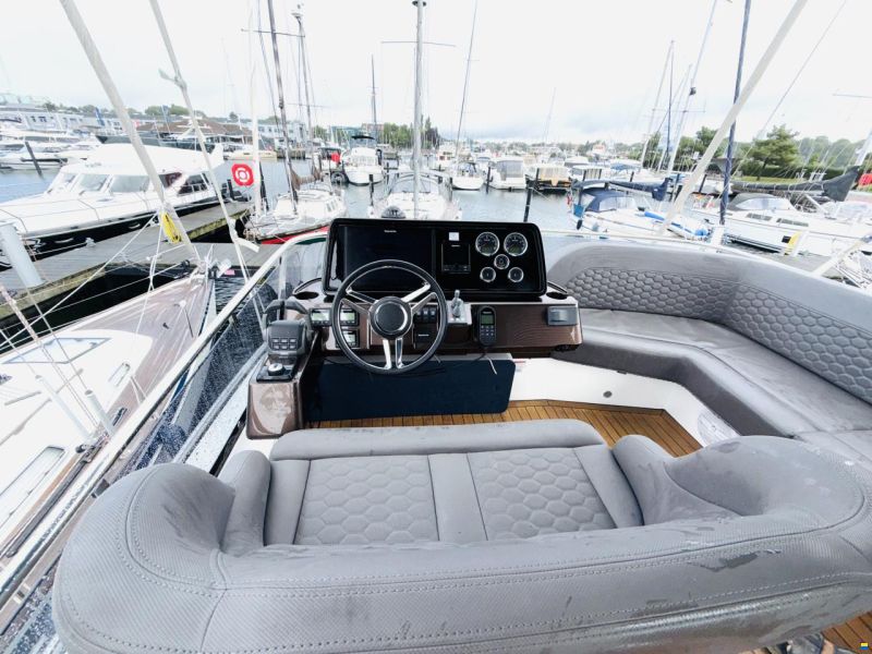 Galeon 400 Fly