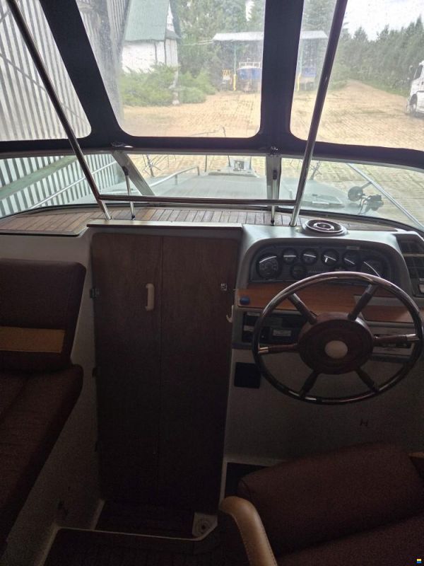 Rinker Fiesta Vee 260