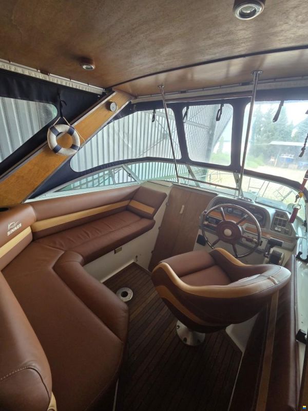 Rinker Fiesta Vee 260