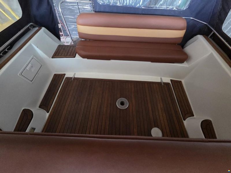 Rinker Fiesta Vee 260