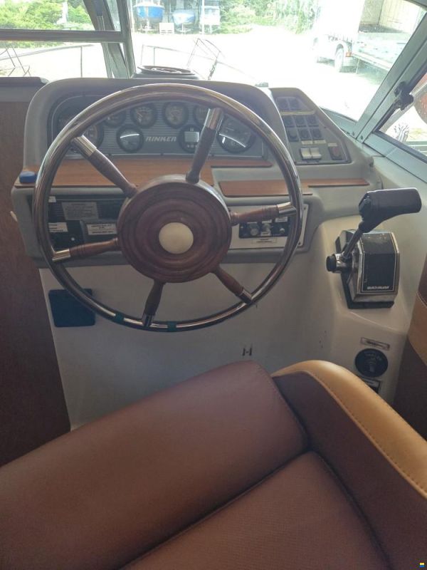 Rinker Fiesta Vee 260