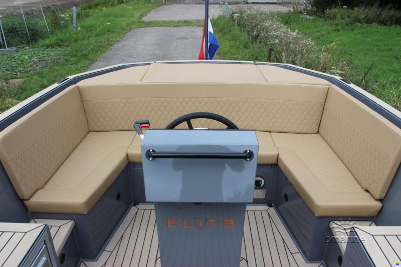 Elite 717 Tender
