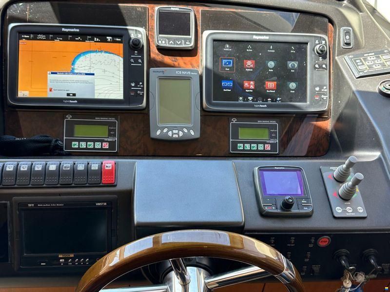 Sunseeker 75 Yacht